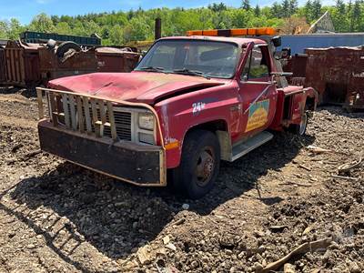 GMC V Conventional Salvage Truck