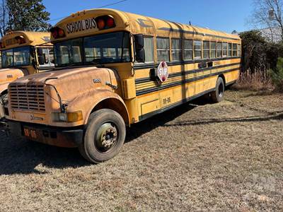 International 3800 T444E Salvage Truck