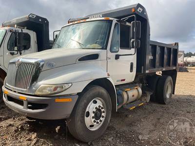 International 4300 Salvage Truck