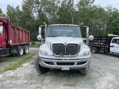 International 4300 Salvage Truck