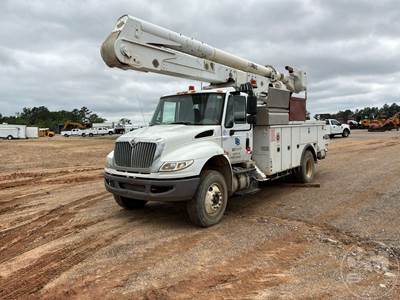 International 4300 Salvage Truck