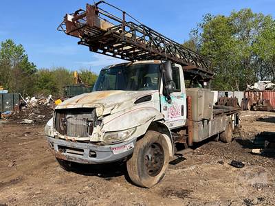 International 4300 Salvage Truck