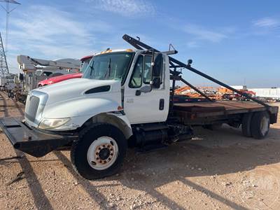 International 4400 Salvage Truck