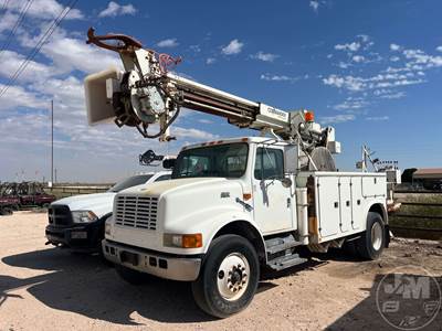 International 4700 Salvage Truck