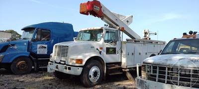 International 4700 Salvage Truck