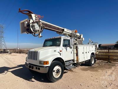 International 4700 Salvage Truck