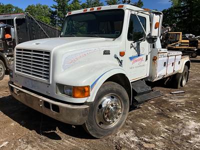 International 4700 Salvage Truck