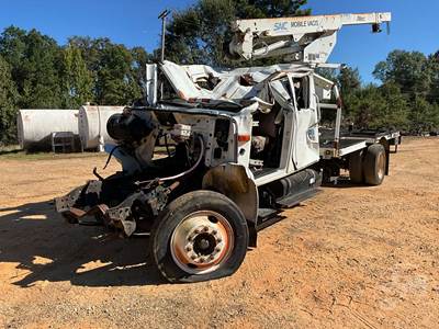 International 4700 Salvage Truck