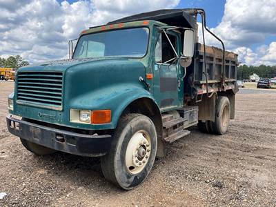 International 4900 Salvage Truck