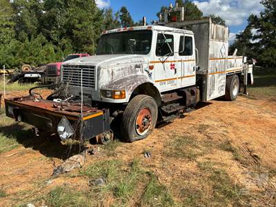 International 4900 Salvage Truck