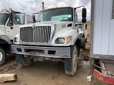 International 7300 Salvage Truck