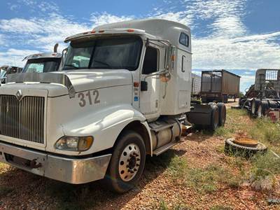 International 9200i Salvage Truck