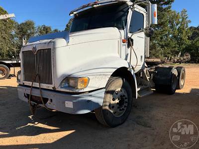International 9200i Salvage Truck