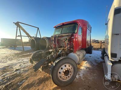 International 9900i Salvage Truck
