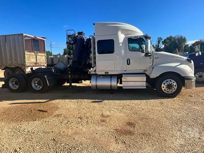 International LT625 Salvage Truck