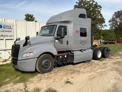 International LT62F Salvage Truck
