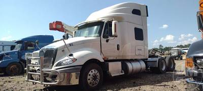 International ProStar+ (Plus) Salvage Truck