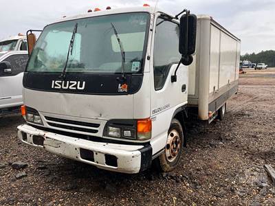 Isuzu NPR Salvage Truck