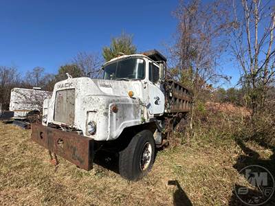 Mack DM Salvage Truck