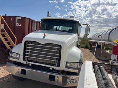 Mack Granite GU713 Salvage Truck