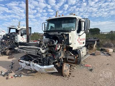 Mack Granite GU713 Salvage Truck