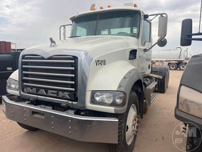 Mack Granite GU713 Salvage Truck