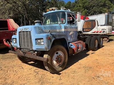 Mack R686ST Salvage Truck