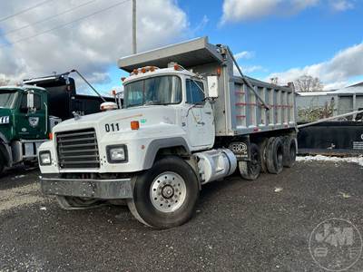 Mack RD688S Salvage Truck