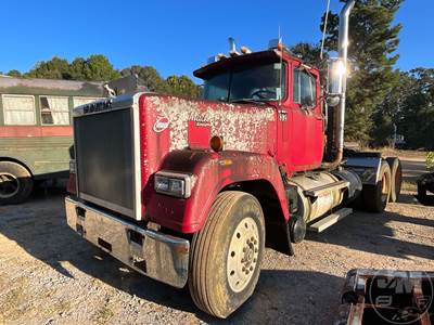 Mack Superliner RW613 Salvage Truck