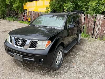 Nissan Pathfinder Salvage Truck