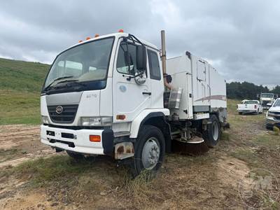 Nissan UD3300 Salvage Truck