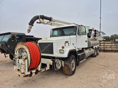 Volvo ACL Salvage Truck