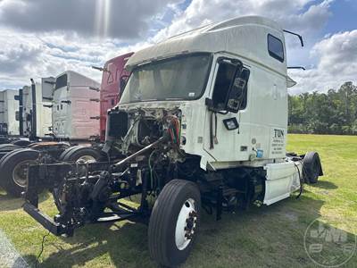 Volvo VNL Salvage Truck