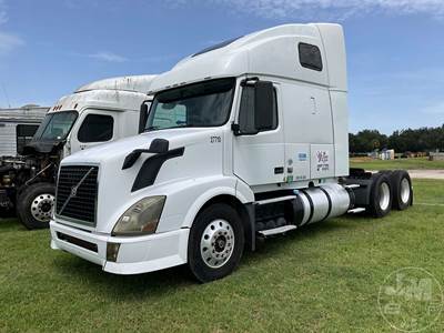Volvo VNL Salvage Truck