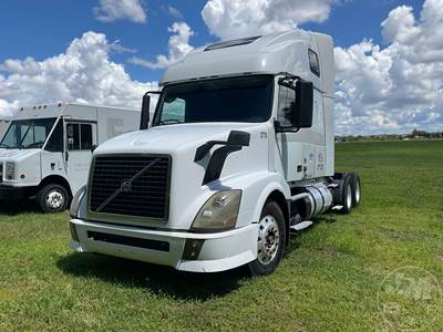 Volvo VNL Salvage Truck