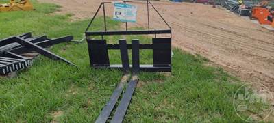 AGT 48 Inch Forks with Mast, Universal Skid Steer Mount