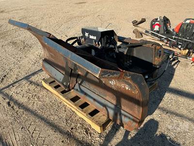 Bobcat V-BLADE 72 Skid Steer Attachment