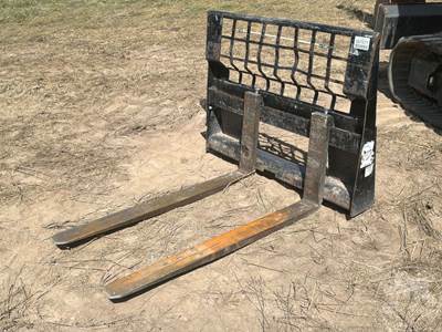 Caterpillar 1808-7056 48 Inch Forks with Mast, Universal Skid Steer Mount
