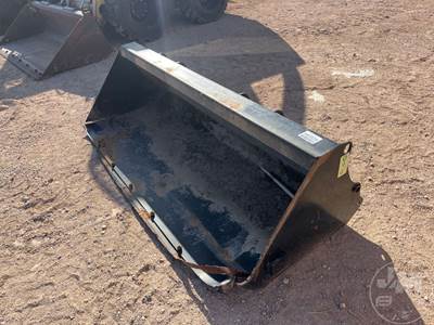 Caterpillar BP118C 72 Inch Smooth Bucket Skid Steer Attachment