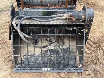 GIYI 34 IN. CONCRETE MIXING BUCKET Skid Steer Attachment