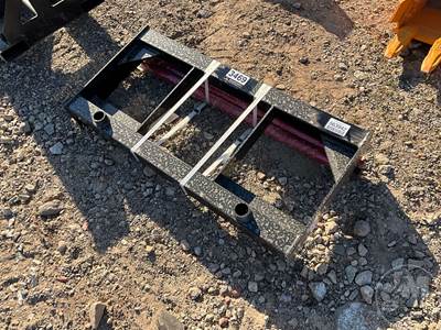 GIYI BF47 47" Bale Spear Skid Steer Attachment