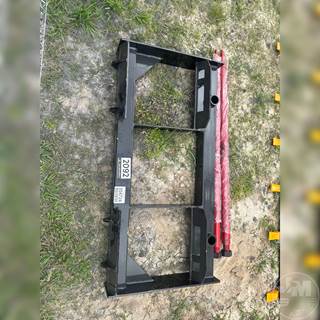 GIYI BF47 47 Inch Bale Spear Skid Steer Attachment