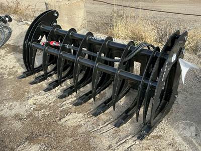 GIYI CLG72 CURVED LOG GRABBER Skid Steer Attachment