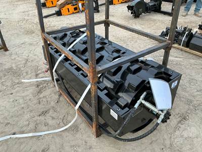 GIYI CW59 HYDRAULIC COMPACTION WHEEL ATTACHMENT Skid Steer Attachment