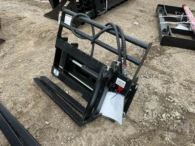 GIYI CYHC SIDE SHIFT FORKS Skid Steer Attachment
