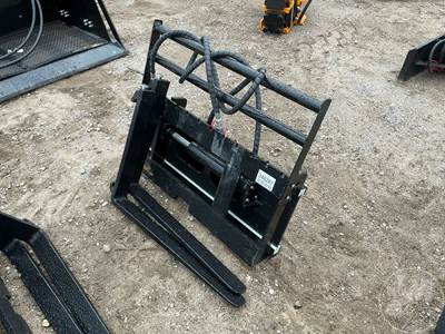 GIYI CYHC SIDE SHIFT FORKS Skid Steer Attachment