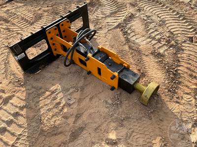 GIYI D680 Skid Steer Attachment