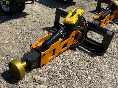 GIYI D680 Skid Steer Attachment, Universal Skid Mount, 450-750 BPM