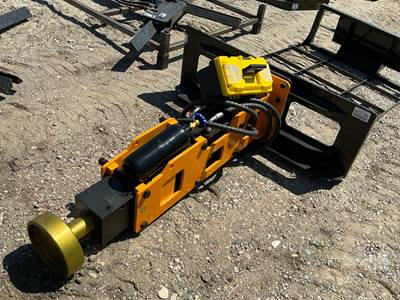 Unused GIYI D680 Skid Steer Attachment, Universal Skid Mount