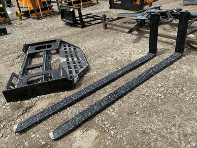 Unused GIYI DHC 59 Inch Forks, Universal Skid Steer Mount, 2650 lbs Max